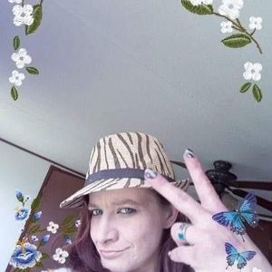 Meet your Posher, Crystal